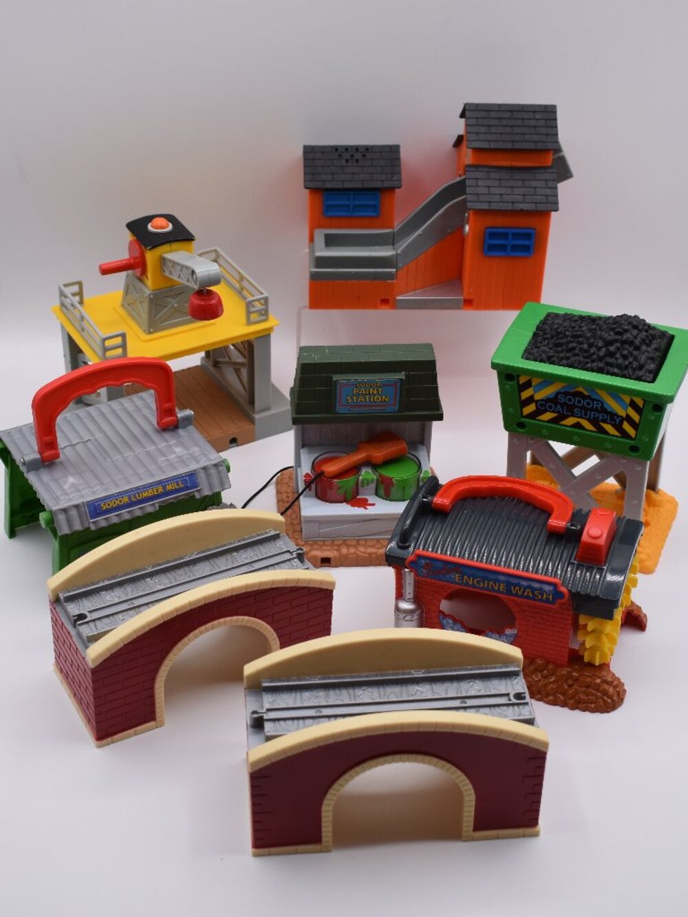 Thomas & Friends Buildings for Diecast Trains Take and Play Lot of 7 Pieces